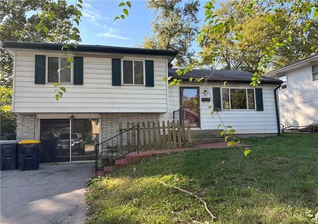 Photo 3 of Single family home for sale at 4724 N Bristol Ave, Kansas City, MO 64117 | MLS# 2641690 | Listing updated on 2026-10-22