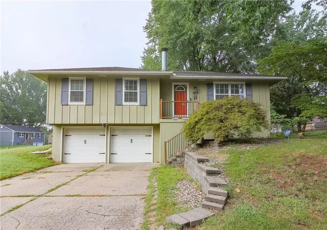Photo 1 of Single family home for sale at 1315 Se Alice St, Blue Springs, MO 64014 | MLS# 2641697 | Listing updated on 2026-09-19