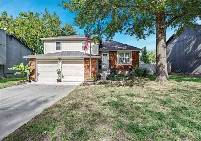 Photo 1 of Single family home for sale at 724 Valerie Ln, Gardner, KS 66030 | MLS# 2641703 | Listing updated on 2026-09-28