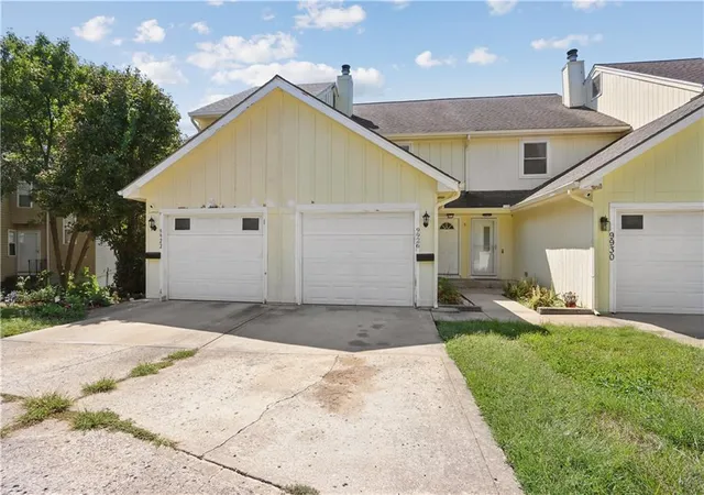 Photo 1 of Townhouse for sale at 9926 N Cherry Dr, Kansas City, MO 64155 | MLS# 2641704 | Listing updated on 2026-10-02