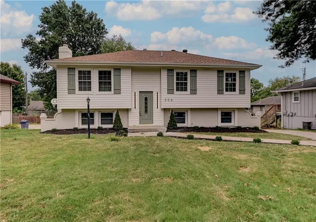 Single family home for sale at 305 Sharon Dr, Lee's Summit, MO 64063 | MLS# 2641706