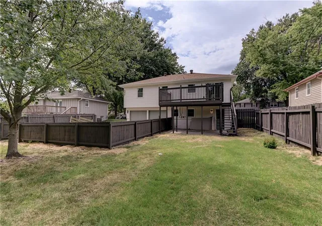Photo 2 of Single family home for sale at 305 Sharon Dr, Lee's Summit, MO 64063 | MLS# 2641706 | Listing updated on 2026-09-12