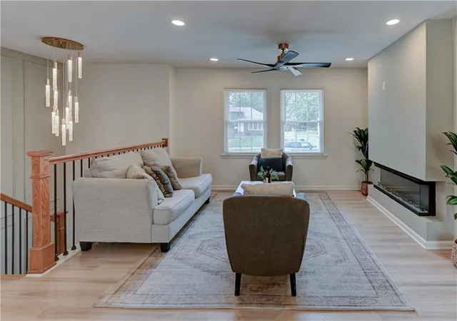 Photo 3 of Single family home for sale at 305 Sharon Dr, Lee's Summit, MO 64063 | MLS# 2641706 | Listing updated on 2026-09-12