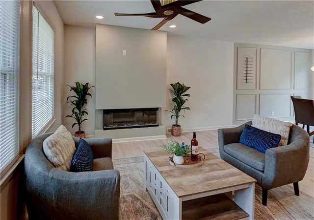 Photo 4 of Single family home for sale at 305 Sharon Dr, Lee's Summit, MO 64063 | MLS# 2641706 | Listing updated on 2026-09-12