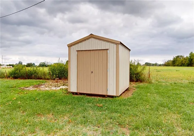 Photo 3 of Single family home for sale at 15665 E Quail Rd, Nevada, MO 64772 | MLS# 2641713 | Listing updated on 2026-09-25