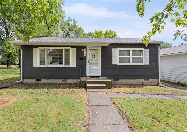 Photo 1 of Single family home for sale at 613 N Ohio St, Iola, KS 66749 | MLS# 2641718 | Listing updated on 2026-09-15