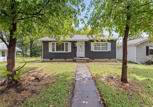Photo 3 of Single family home for sale at 613 N Ohio St, Iola, KS 66749 | MLS# 2641718 | Listing updated on 2026-09-15