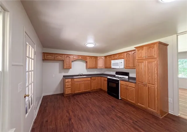 Photo 2 of Sale Pending at 1020 Garden St, Saint Joseph, MO 64504 | MLS# 2641726 | Listing updated on 2026-09-24