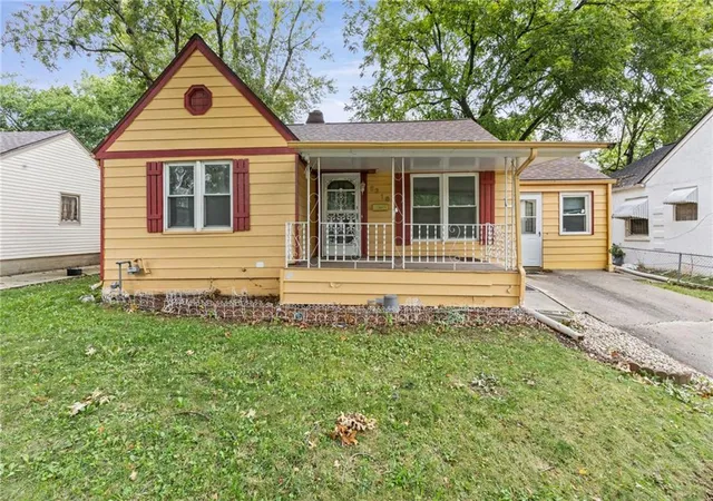 Photo 1 of Sale Pending at 6318 Bellefontaine Ave, Kansas City, MO 64132 | MLS# 2641729 | Listing updated on 2026-09-30