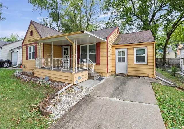 Photo 2 of Sale Pending at 6318 Bellefontaine Ave, Kansas City, MO 64132 | MLS# 2641729 | Listing updated on 2026-09-30