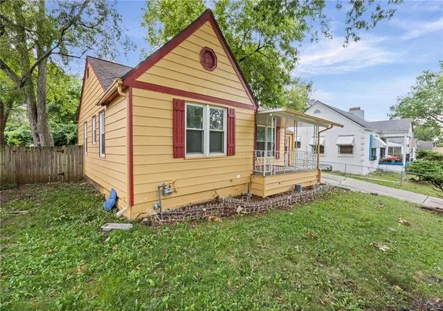 Photo 3 of Sale Pending at 6318 Bellefontaine Ave, Kansas City, MO 64132 | MLS# 2641729 | Listing updated on 2026-09-30