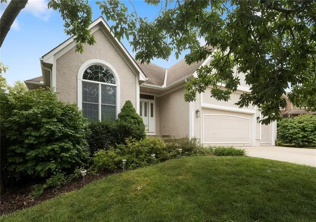Photo 3 of Single family home for sale at 2617 10th Street, Lee's Summit, MO 64081 | MLS# 2641733 | Listing updated on 2026-09-12