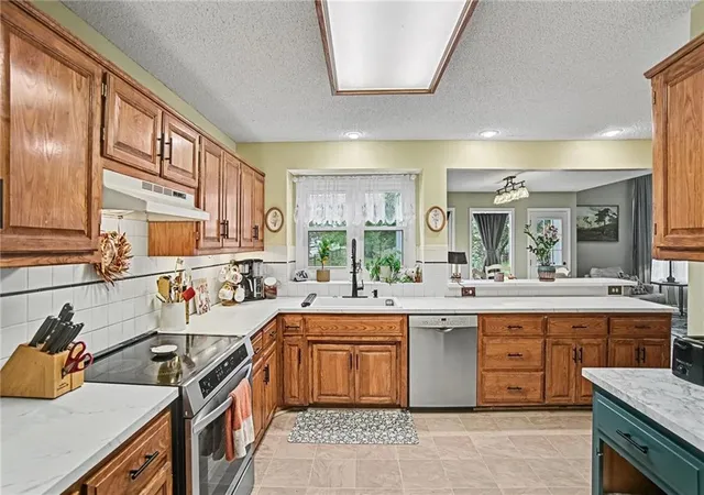Photo 4 of Single family home for sale at 601 Taylor Dr, Liberty, MO 64068 | MLS# 2641736 | Listing updated on 2026-09-28