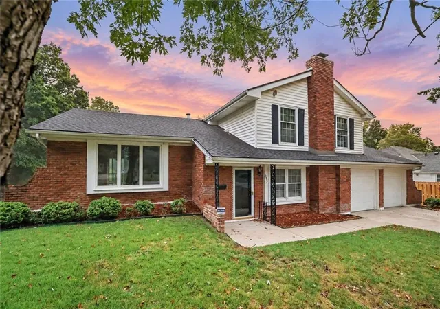 Photo 1 of Single family home for sale at 9915 Belleview Ave, Kansas City, MO 64114 | MLS# 2641737 | Listing updated on 2026-10-06