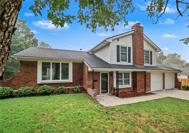 Photo 2 of Single family home for sale at 9915 Belleview Ave, Kansas City, MO 64114 | MLS# 2641737 | Listing updated on 2026-10-06