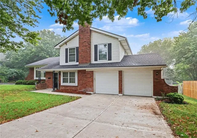 Photo 3 of Single family home for sale at 9915 Belleview Ave, Kansas City, MO 64114 | MLS# 2641737 | Listing updated on 2026-10-06
