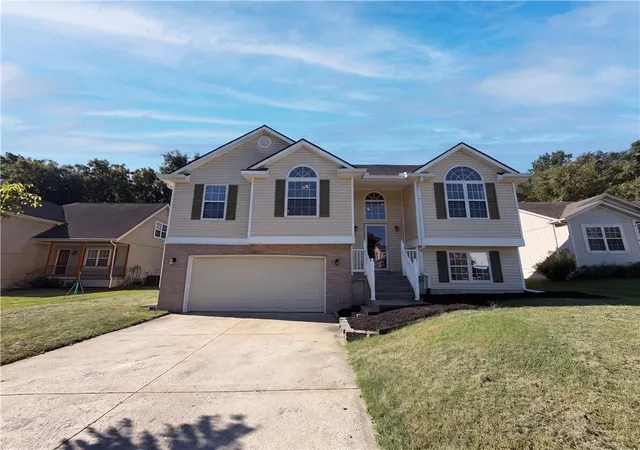 Photo 1 of Sale Pending at 21505 E 50th Terrace Ct, Blue Springs, MO 64015 | MLS# 2641739 | Listing updated on 2026-09-30
