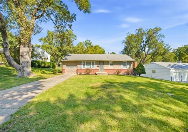 Photo 1 of Single family home for sale at 504 W 91st Street, Kansas City, MO 64114 | MLS# 2641740 | Listing updated on 2026-10-06