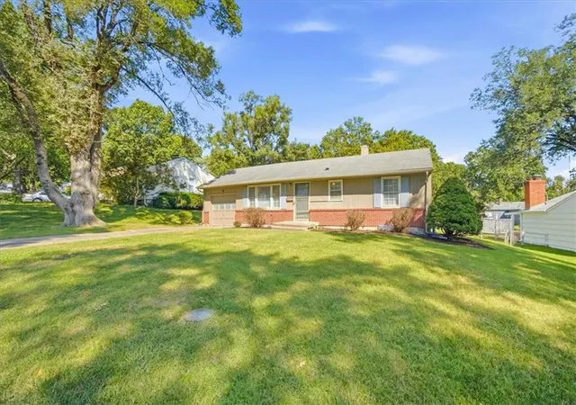 Photo 3 of Single family home for sale at 504 W 91st Street, Kansas City, MO 64114 | MLS# 2641740 | Listing updated on 2026-10-06