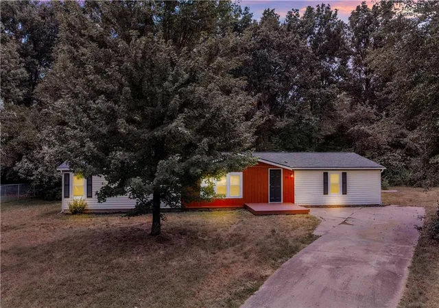 Photo 3 of Sale Pending at 198 Se 51st Road, Warrensburg, MO 64093 | MLS# 2641743 | Listing updated on 2026-10-02