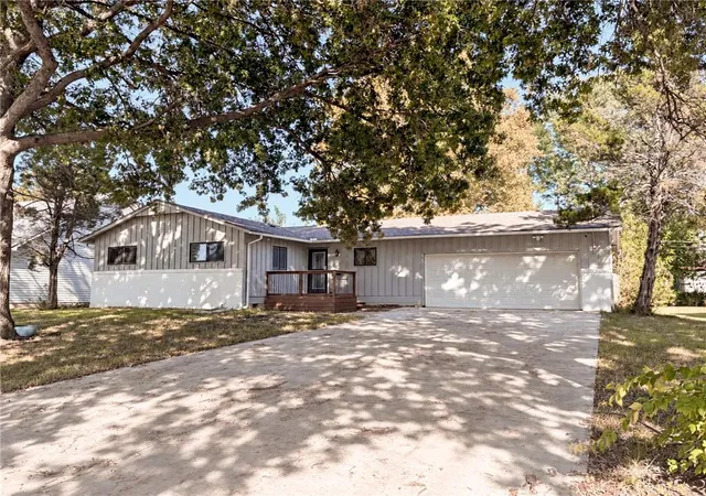 Single family home for sale at 1417 S Ash St, Ottawa, KS 66067 | MLS# 2641744