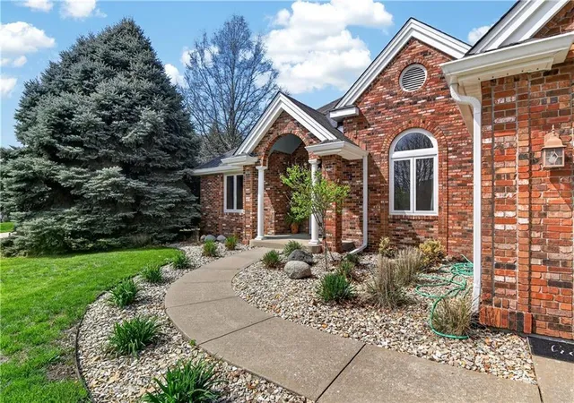 Photo 1 of Single family home for sale at 1504 Hillcrest Ct, Atchison, KS 66002 | MLS# 2641747 | Listing updated on 2026-09-16