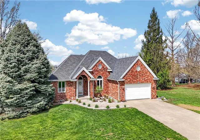 Photo 2 of Single family home for sale at 1504 Hillcrest Ct, Atchison, KS 66002 | MLS# 2641747 | Listing updated on 2026-09-16