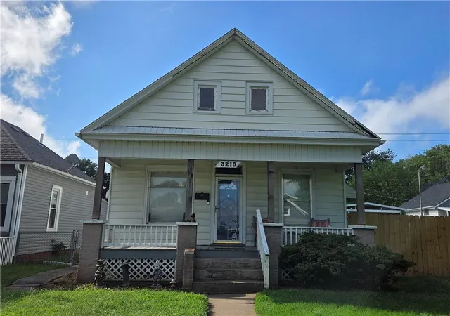 Photo 3 of Single family home for sale at 3210 Seneca St, Saint Joseph, MO 64507 | MLS# 2641752 | Listing updated on 2026-09-12