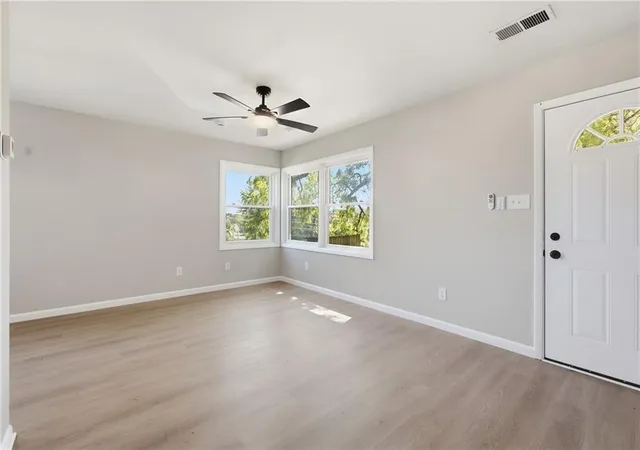 Photo 3 of Single family home for sale at 910 Olive St, Leavenworth, KS 66048 | MLS# 2641757 | Listing updated on 2026-09-13