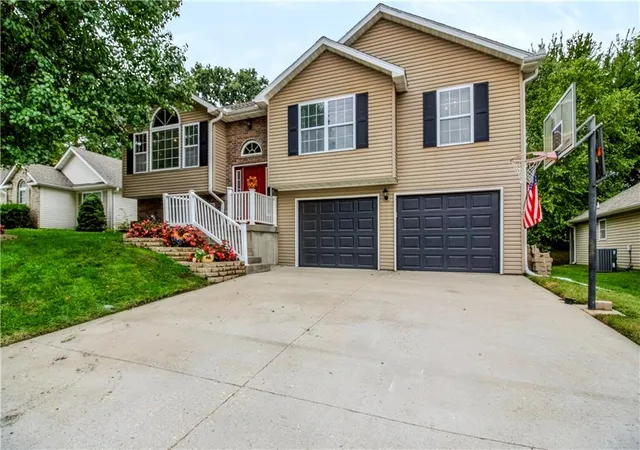 Photo 2 of Single family home for sale at 1324 Fawn Ln, Warrensburg, MO 64093 | MLS# 2641758 | Listing updated on 2026-10-02