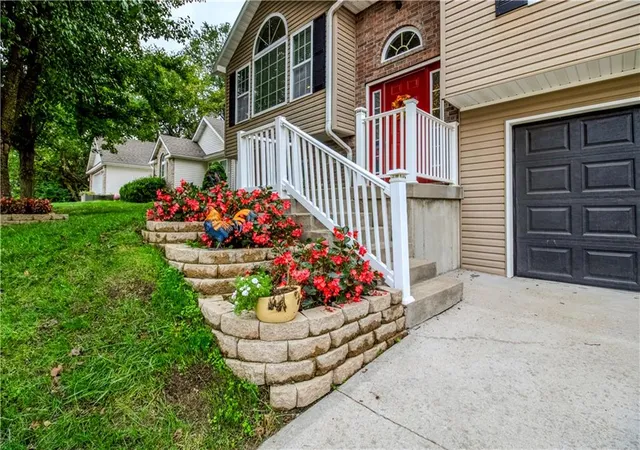 Photo 4 of Single family home for sale at 1324 Fawn Ln, Warrensburg, MO 64093 | MLS# 2641758 | Listing updated on 2026-10-02