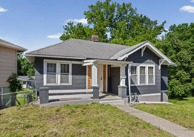Photo 1 of Single family home for sale at 2918 Parkwood Blvd, Kansas City, KS 66104 | MLS# 2641761 | Listing updated on 2026-09-12