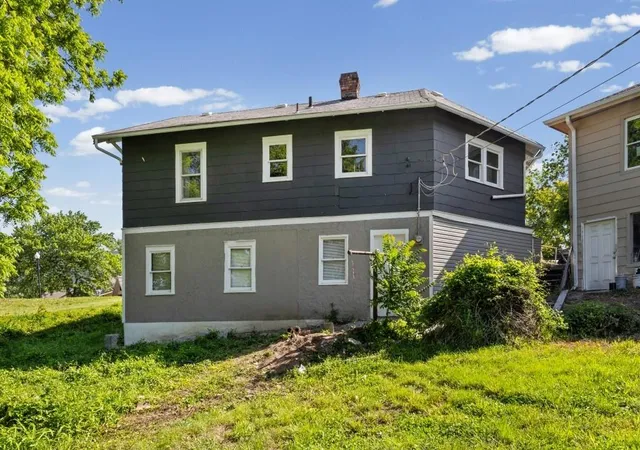 Photo 3 of Single family home for sale at 2918 Parkwood Blvd, Kansas City, KS 66104 | MLS# 2641761 | Listing updated on 2026-09-12