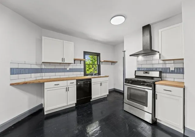 Photo 4 of Single family home for sale at 2918 Parkwood Blvd, Kansas City, KS 66104 | MLS# 2641761 | Listing updated on 2026-09-12