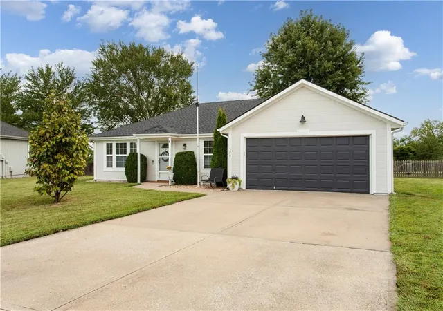 Photo 3 of Sale Pending at 500 Birch St, Peculiar, MO 64078 | MLS# 2641763 | Listing updated on 2026-10-07