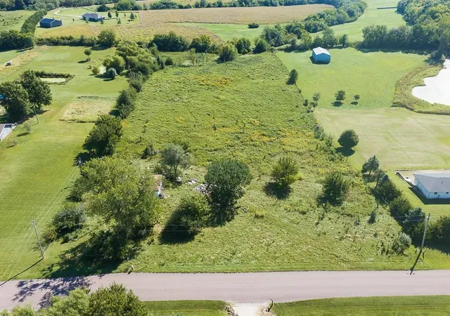 Photo 1 of Sale Pending at 33132 199th Street, Leavenworth, KS 66048 | MLS# 2641766 | Listing updated on 2026-09-19