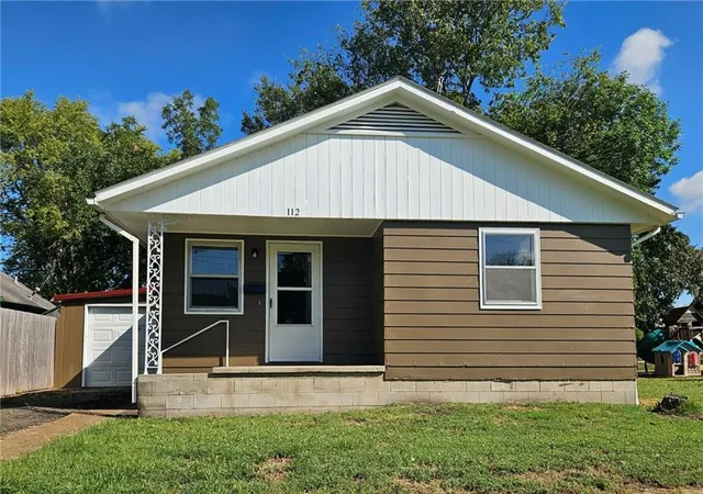 Photo 18 of Single family home for sale at 112 W Walnut St, Girard, KS 66743 | MLS# 2641773 | Listing updated on 2026-10-05