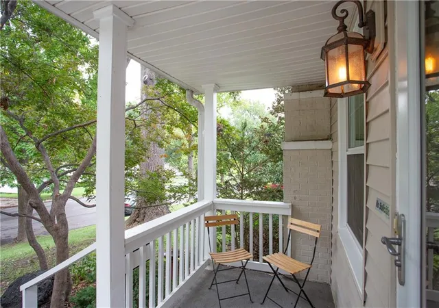 Photo 4 of Sale Pending at 107 W Navajo Ln, Kansas City, MO 64114 | MLS# 2641781 | Listing updated on 2026-10-03