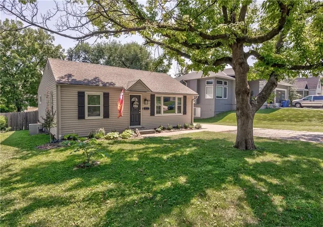 Photo 3 of Single family home for sale at 5531 Reeds Rd, Mission, KS 66202 | MLS# 2641782 | Listing updated on 2026-09-19
