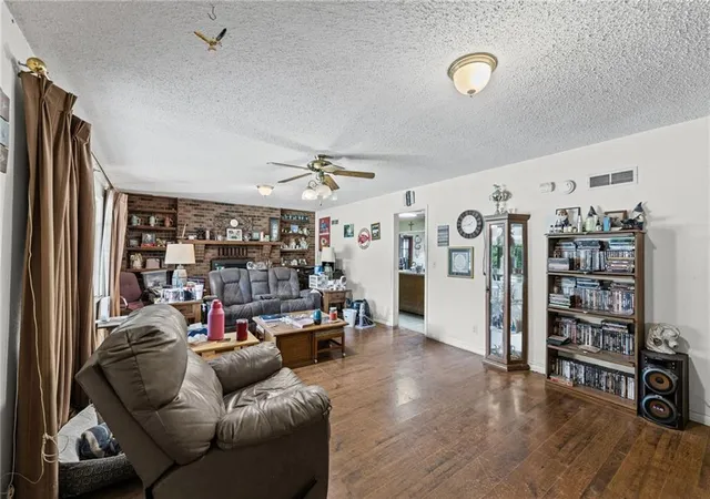 Photo 2 of Single family home for sale at 1109 N Kentucky St, Iola, KS 66749 | MLS# 2641791 | Listing updated on 2026-09-15