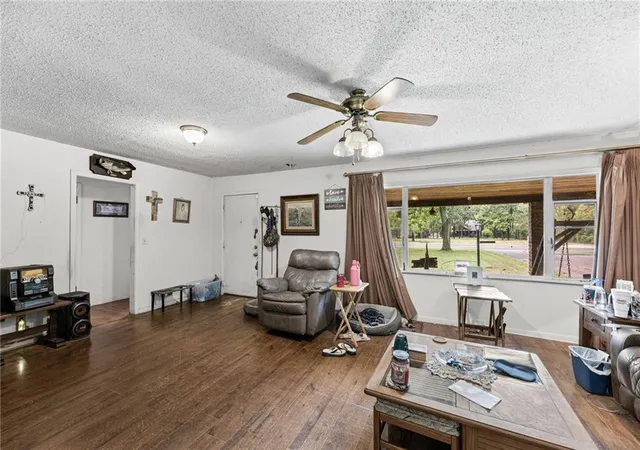 Photo 4 of Single family home for sale at 1109 N Kentucky St, Iola, KS 66749 | MLS# 2641791 | Listing updated on 2026-09-15