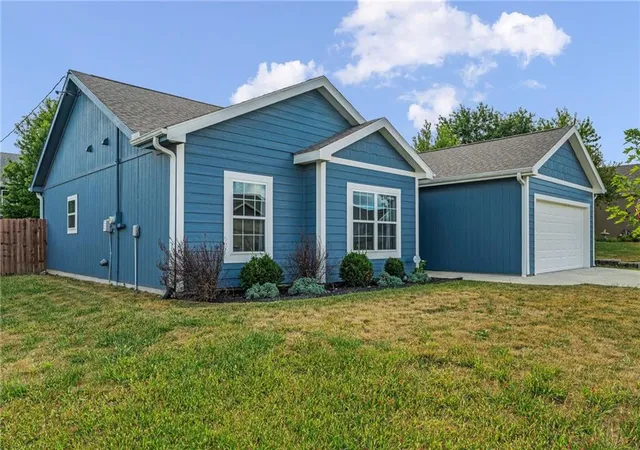 Photo 3 of Single family home for sale at 216 Meadowbrook Ln, Wellsville, KS 66092 | MLS# 2641795 | Listing updated on 2026-09-29