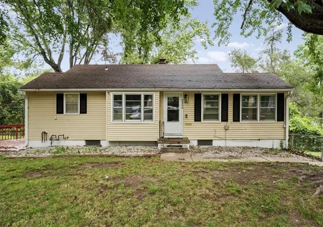 Photo 2 of Single family home for sale at 9800 Plymouth Ln, Raytown, MO 64133 | MLS# 2641808 | Listing updated on 2026-10-08