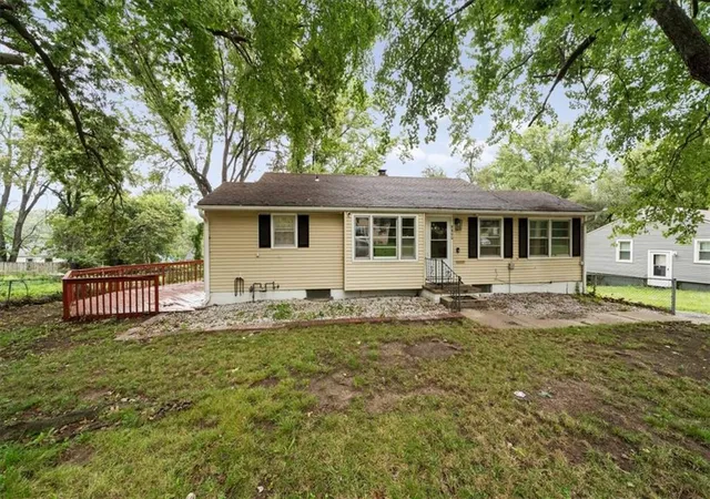 Photo 3 of Single family home for sale at 9800 Plymouth Ln, Raytown, MO 64133 | MLS# 2641808 | Listing updated on 2026-10-08