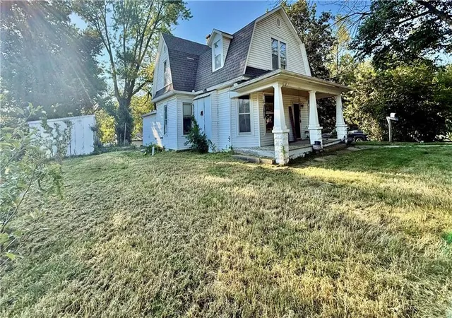 Photo 2 of Single family home for sale at 700 West St, Sweet Springs, MO 65351 | MLS# 2641812 | Listing updated on 2026-09-30