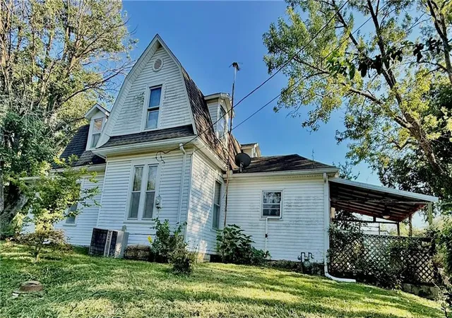 Photo 3 of Single family home for sale at 700 West St, Sweet Springs, MO 65351 | MLS# 2641812 | Listing updated on 2026-09-30