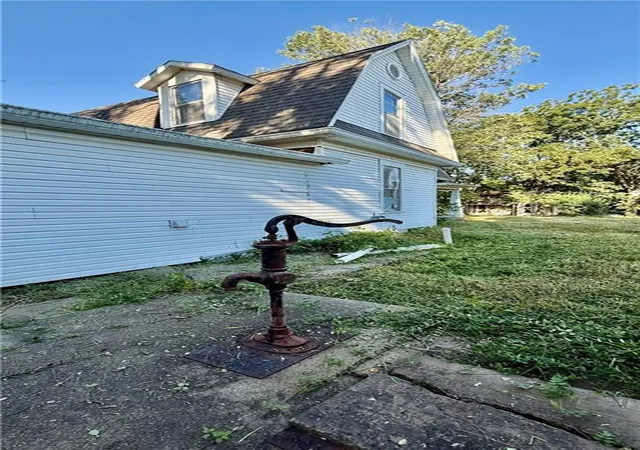 Photo 4 of Single family home for sale at 700 West St, Sweet Springs, MO 65351 | MLS# 2641812 | Listing updated on 2026-09-30