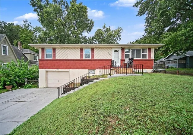 Photo 2 of Single family home for sale at 5024 N Chelsea Ave, Kansas City, MO 64119 | MLS# 2641816 | Listing updated on 2026-09-26