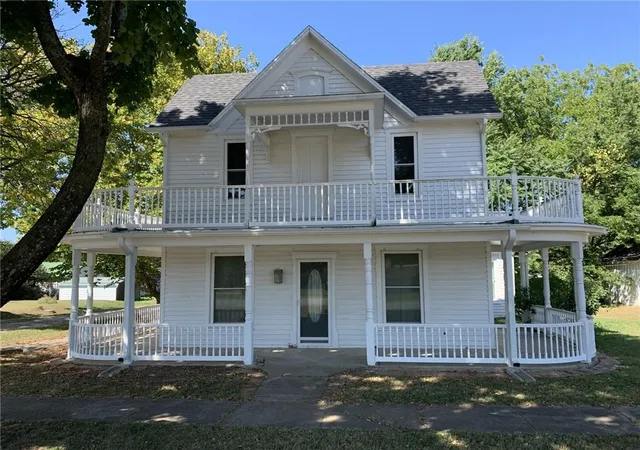 Photo 1 of Single family home for sale at 105 S Broad St, Toronto, KS 66777 | MLS# 2641823 | Listing updated on 2026-10-08