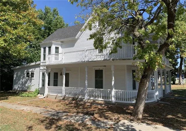 Photo 3 of Single family home for sale at 105 S Broad St, Toronto, KS 66777 | MLS# 2641823 | Listing updated on 2026-10-08